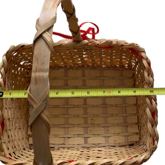 Vintage wicker basket with handle. - Picture 4 of 4